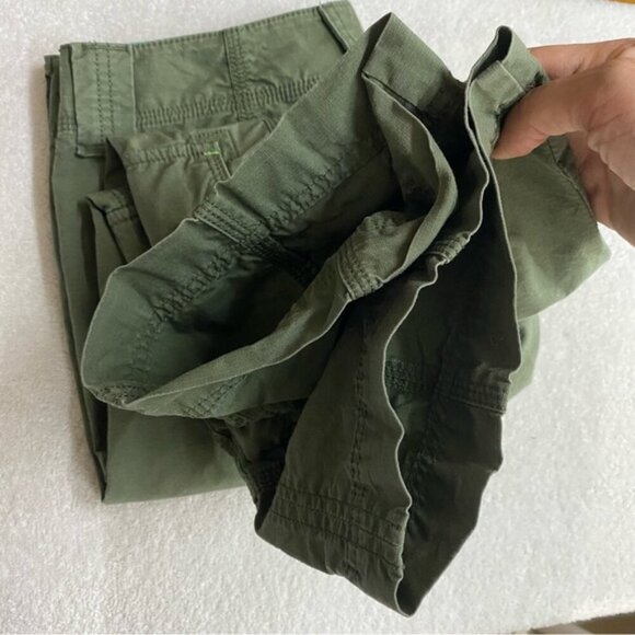 Eddie Bauer Mercer Fit Green Cargo Capri Pants 8 - Picture 13 of 16
